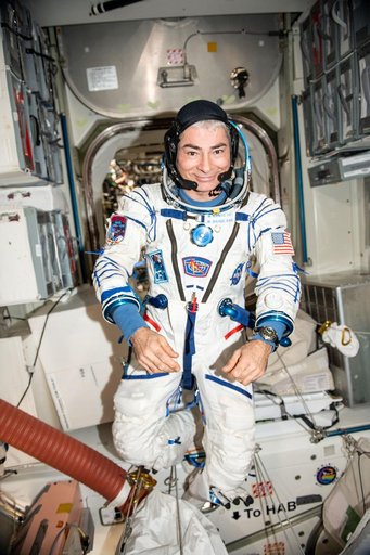 iss065e398721