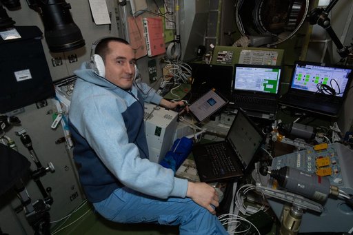 iss065e411237