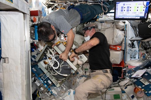 iss065e423732