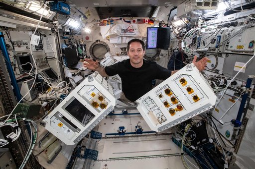 iss065e442804