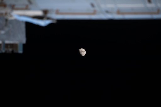 iss065e484849