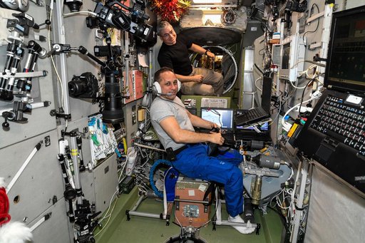 iss066e097096