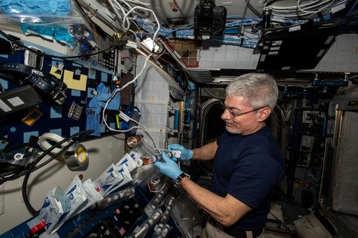 iss066e108544