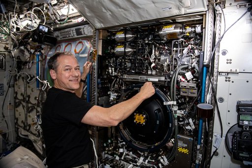 iss066e137090