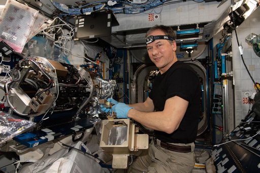 iss067e003872