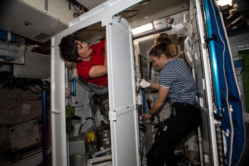 iss067e032402