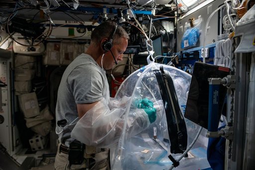 iss067e034722