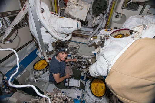 iss067e036364
