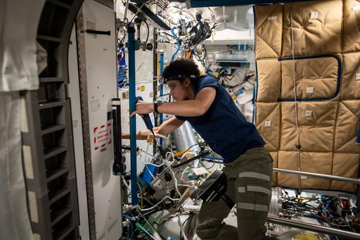 iss067e122957