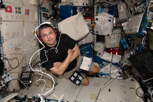 iss067e183800
