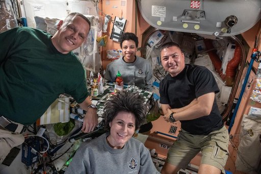 iss067e185052