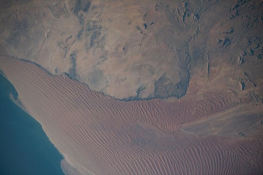 iss067e187073
