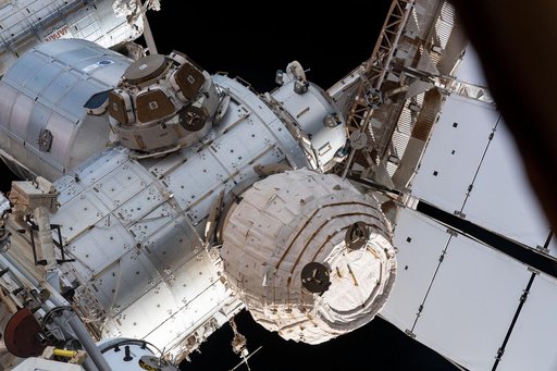 iss067e214089