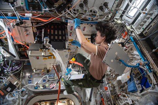 iss067e253411