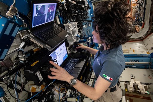 iss067e372874