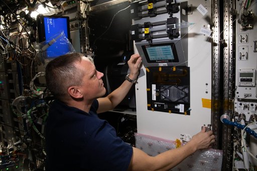 iss067e378832