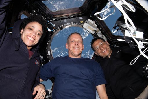iss067e379039