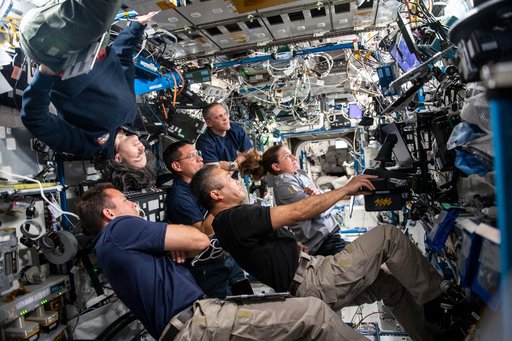 iss068e017203