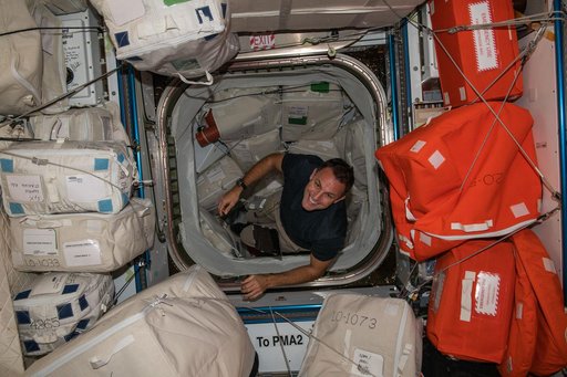 iss068e020515