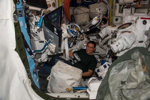 iss068e020555