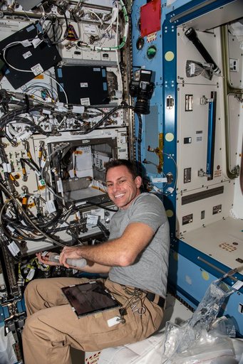 iss068e029941