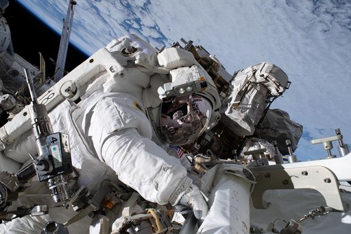 iss068e041215