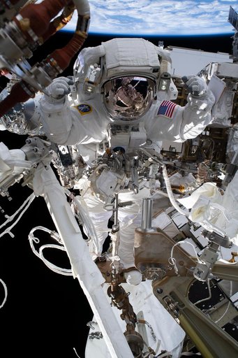 iss068e041225