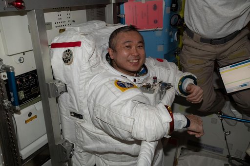 iss068e041418