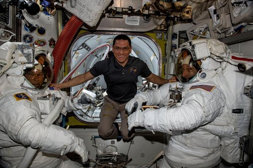 iss069e022428