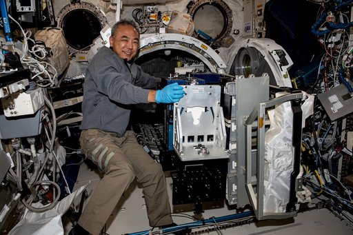 iss070e000556