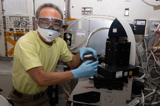 iss070e027400