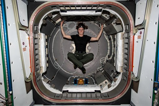 iss070e102747