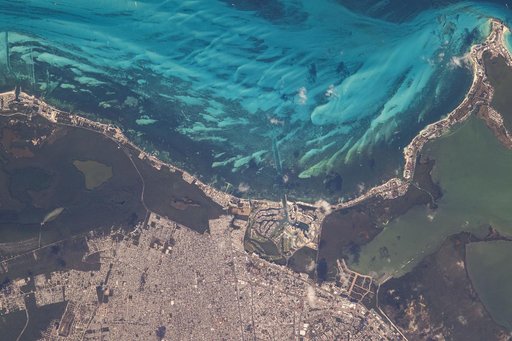 iss071e104865