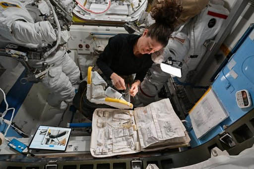iss071e179083