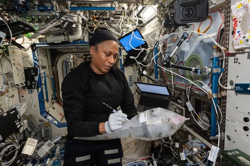 iss071e195830