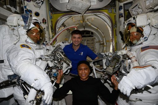 iss071e207882