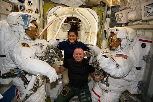 iss071e207890