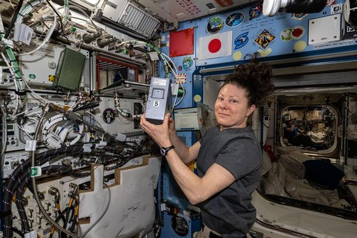 iss071e515505