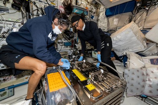 iss071e523326