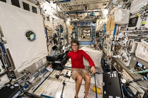 iss071e547029