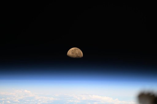 iss071e549317