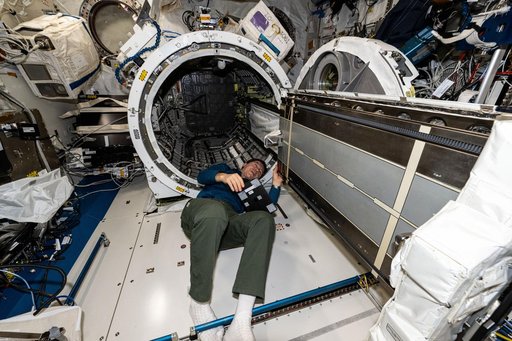 iss071e582124