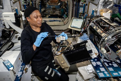 iss071e582160