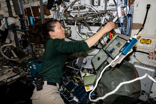 iss071e609375