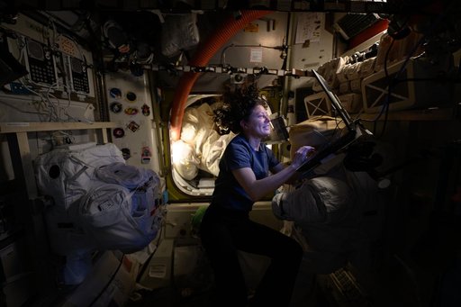 iss071e650778