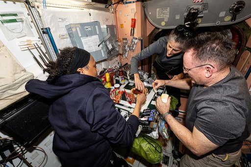 iss071e666851