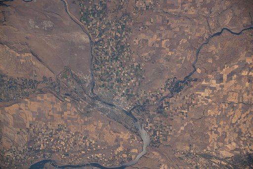 The Columbia River splits into the Snake River