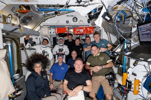 The Expedition 72 crew poses for a portrait
