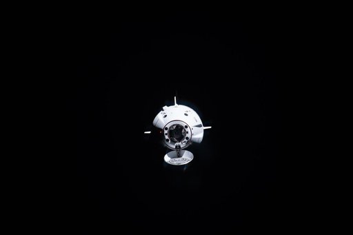 The Axiom Mission 4 and Expedition 73 crews take a group portrait