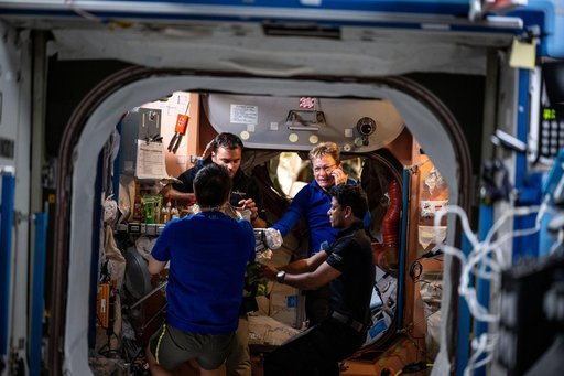 NASA astronaut Jonny Kim joins Axiom Mission 4 crew members for lunch